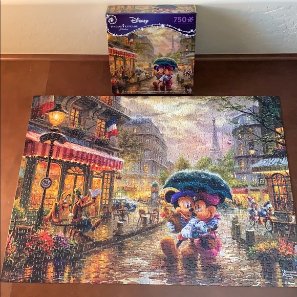 Disney Mickey and Minnie in Paris puzzle - Picture 2 of 3